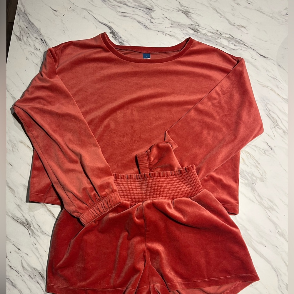 Old Navy Women's Velvet Sweatshirt and Shorts Set in Rust